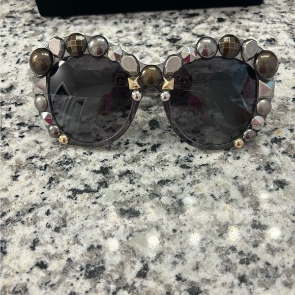New never worn Authentic Dolce & Gabbana sun glasses in perfect condition. - Picture 5 of 5